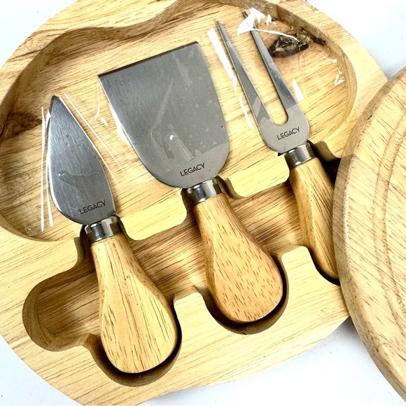 NFL Legacy Chicago Bears cutting/serving round brie cheese board & tool set - Picture 2 of 8